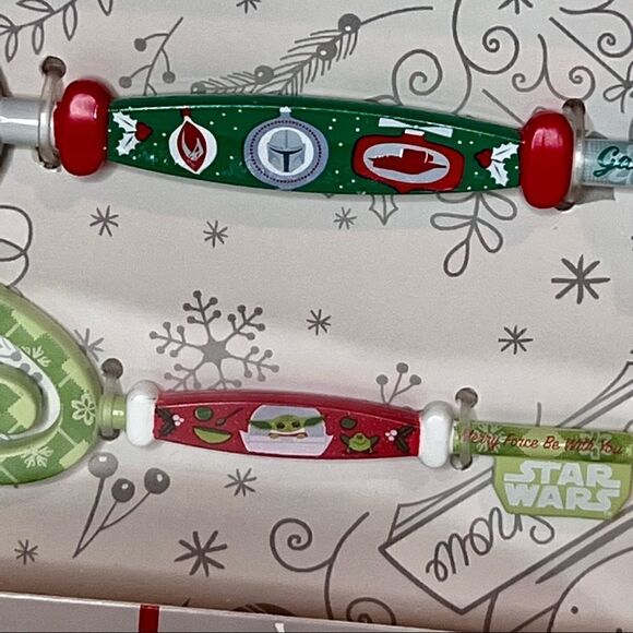 Star Wars The Mandalorian Festive Key Set New NIB Disney SHIPS NOW! - Picture 2 of 6